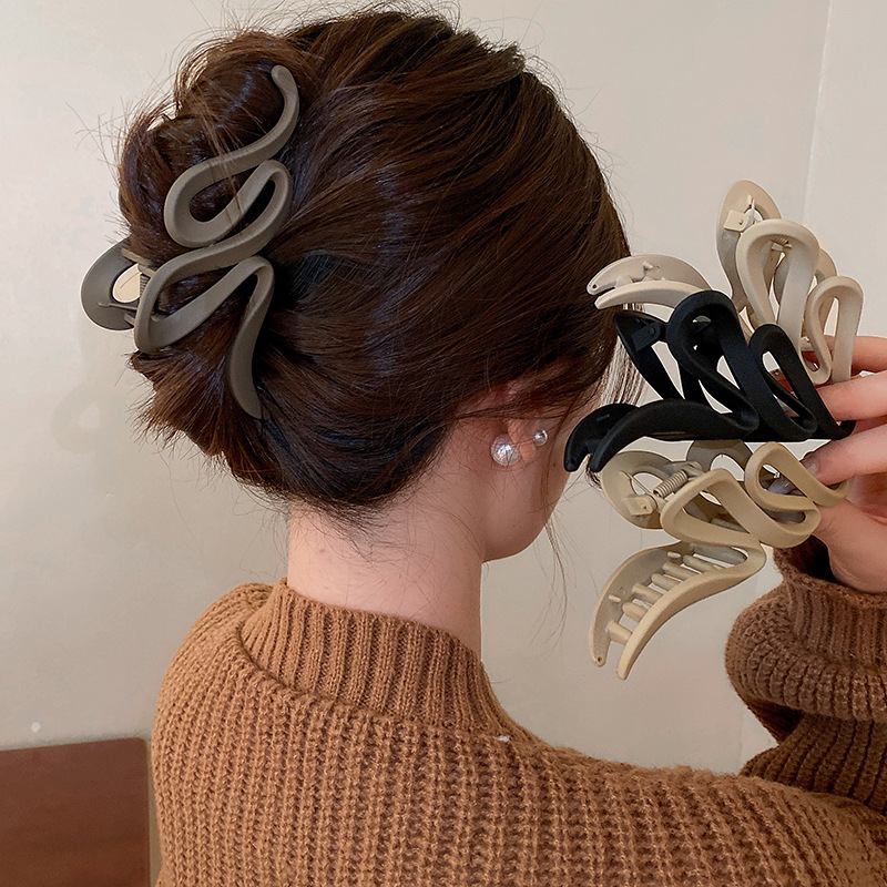 Solid color acrylic wave grab clip, simple temperament, shark clip hair clip for the back of the head, retro personalized hair accessories for women